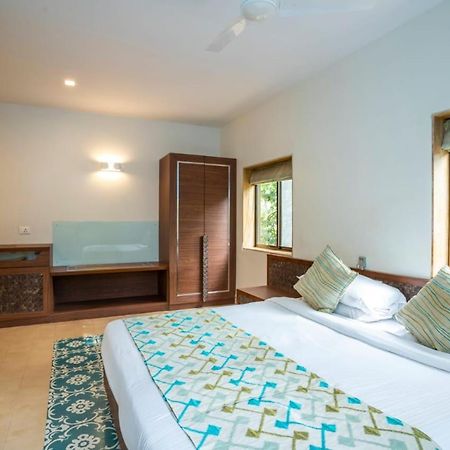 Holiday Goa Hotel Арпора Екстериор снимка