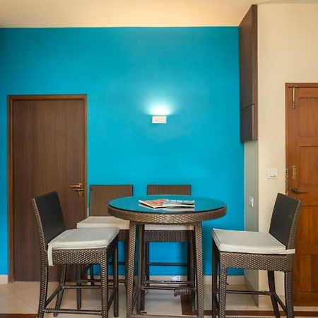 Holiday Goa Hotel Арпора Екстериор снимка