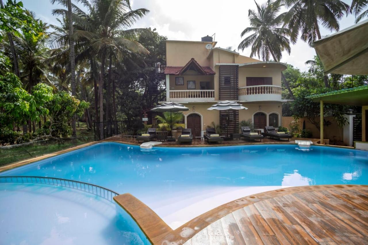 Holiday Goa Hotel Арпора Екстериор снимка