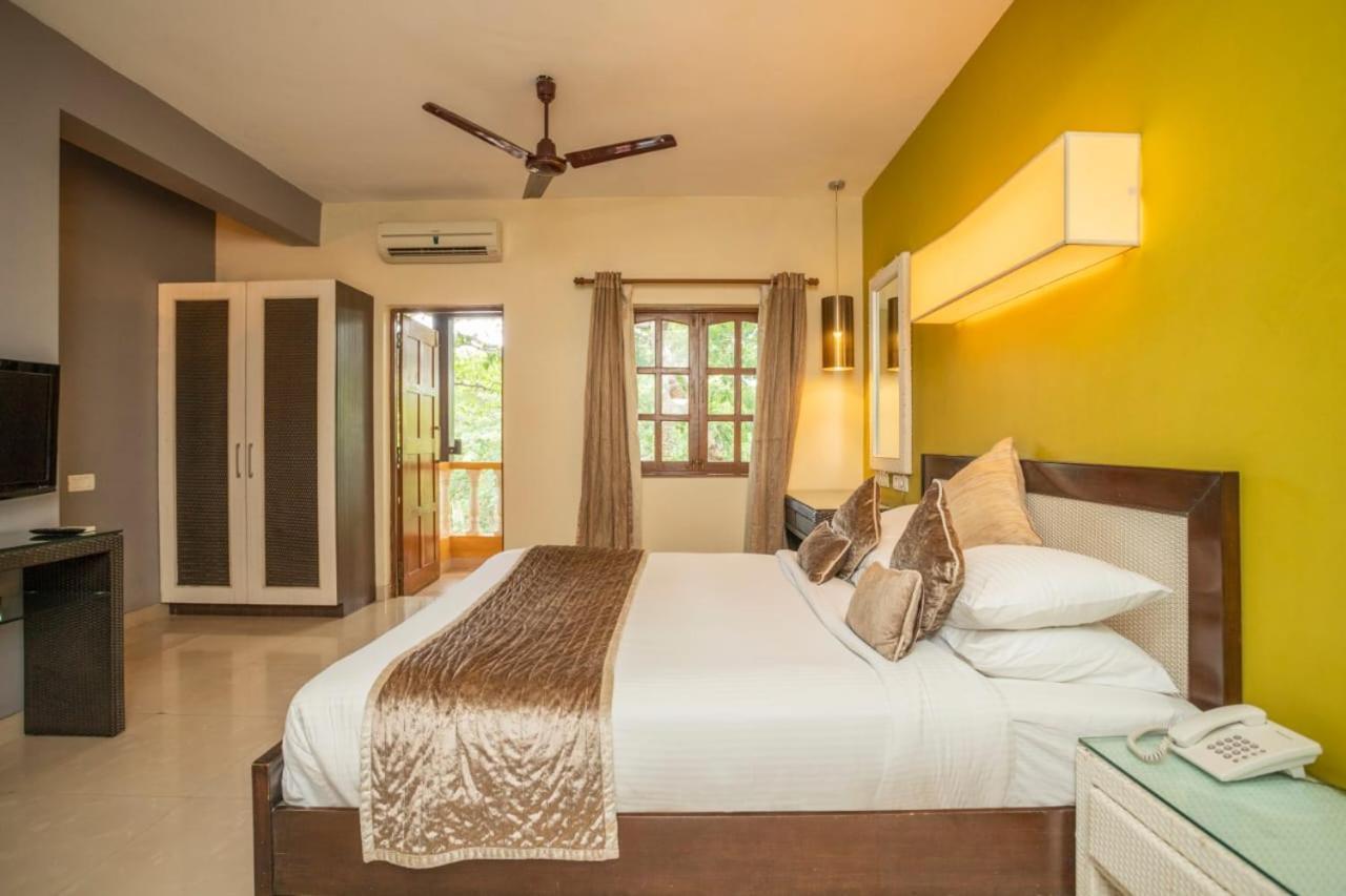 Holiday Goa Hotel Арпора Екстериор снимка