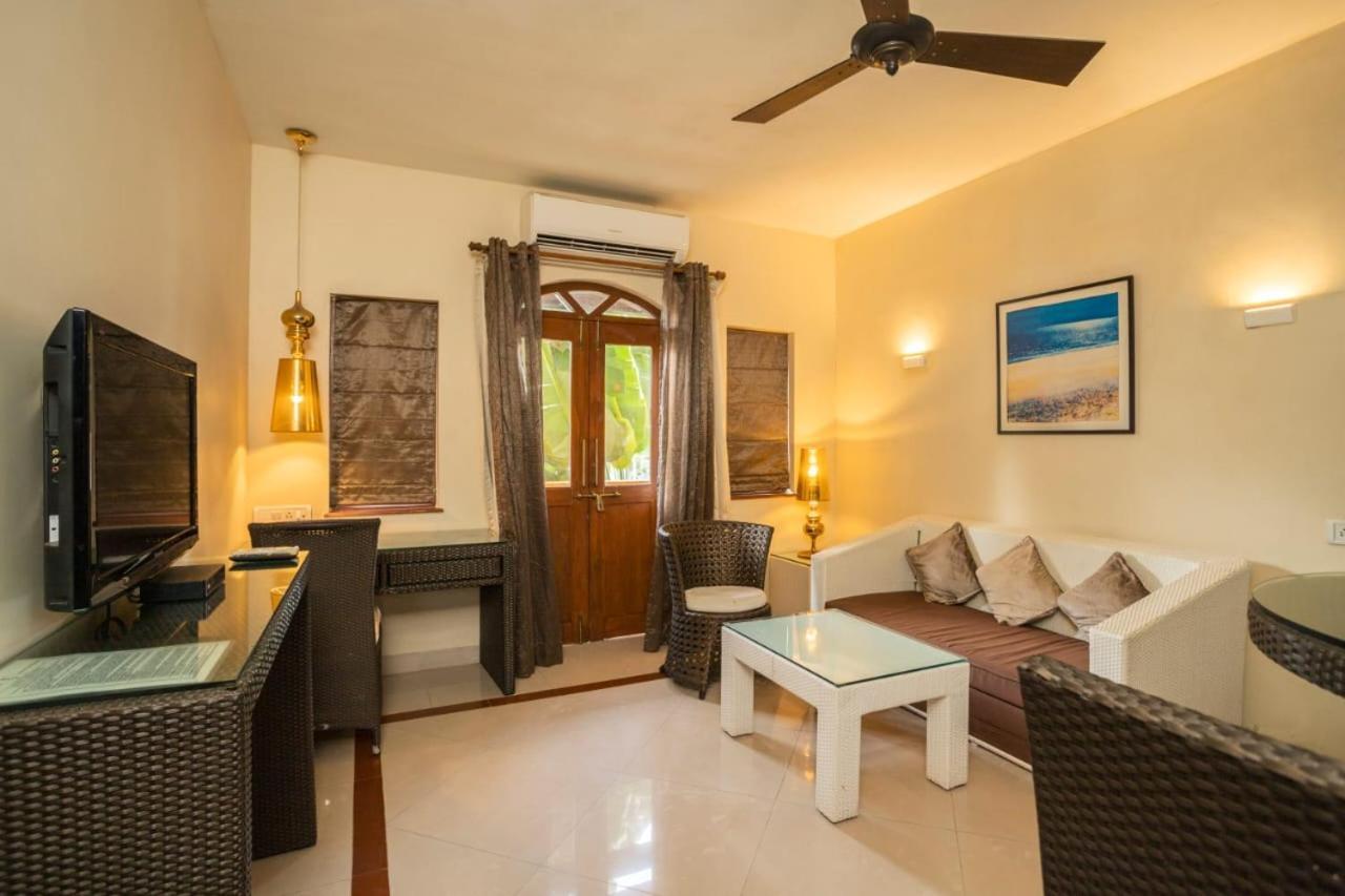 Holiday Goa Hotel Арпора Екстериор снимка