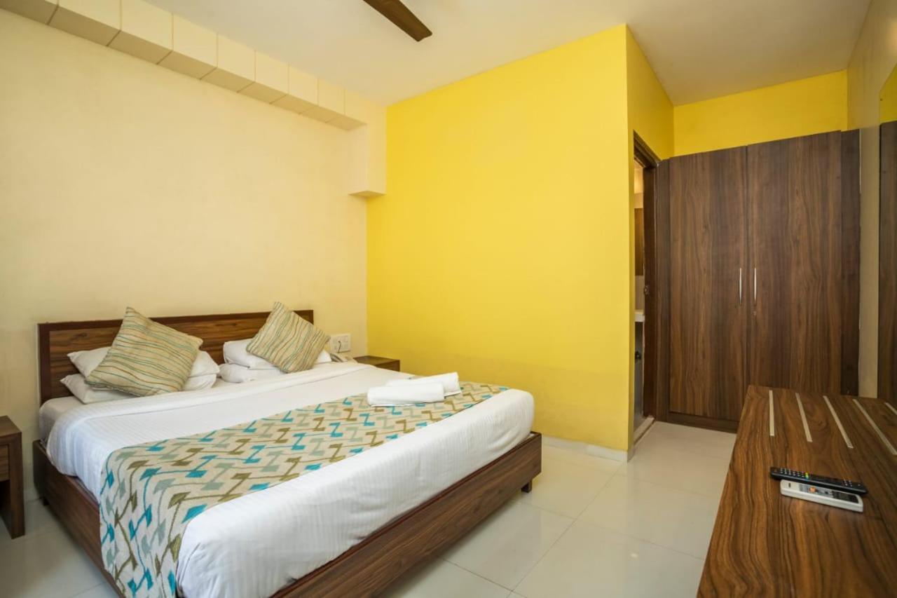 Holiday Goa Hotel Арпора Екстериор снимка