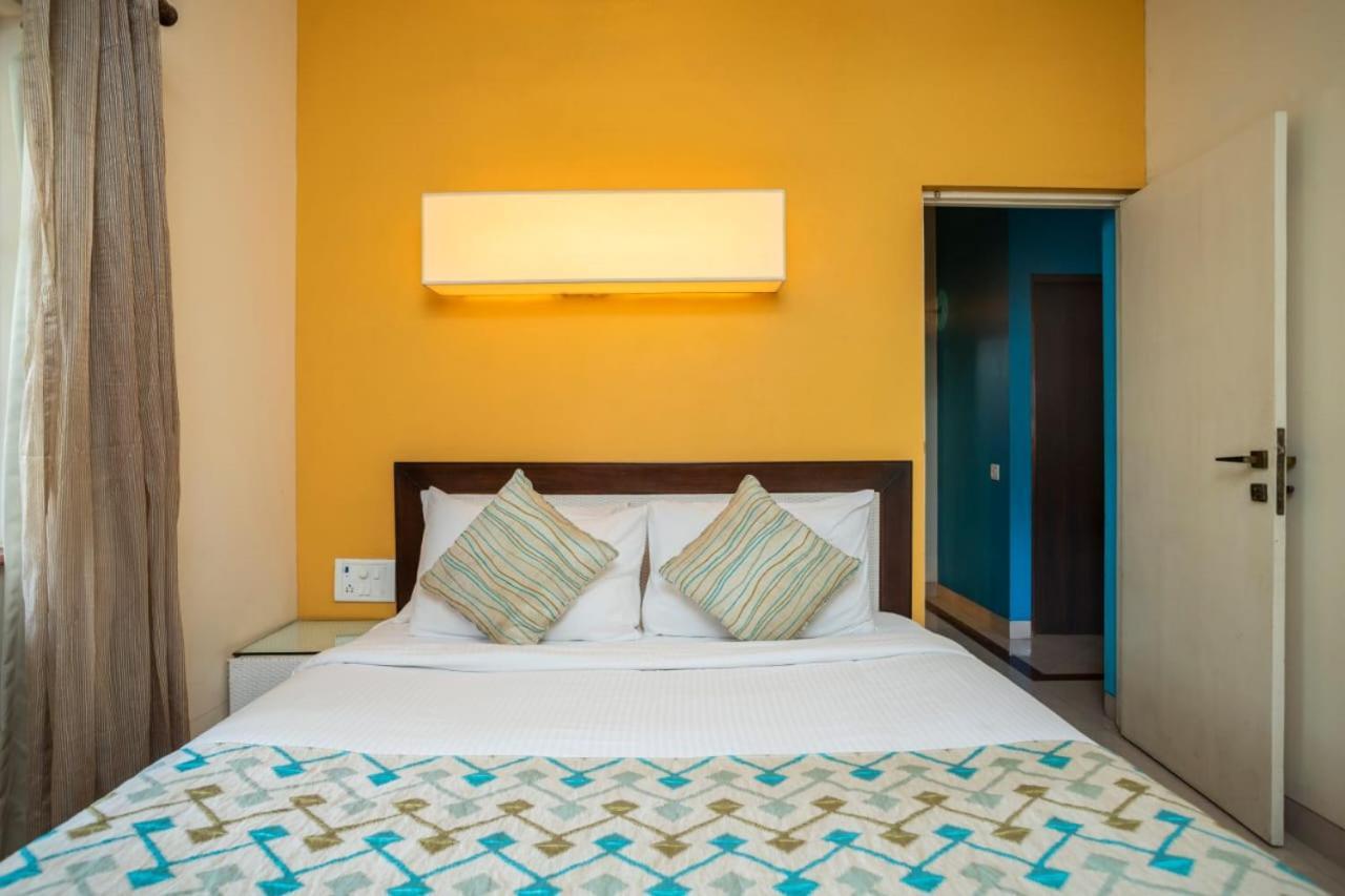 Holiday Goa Hotel Арпора Екстериор снимка