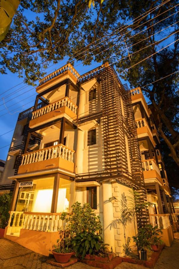 Holiday Goa Hotel Арпора Екстериор снимка
