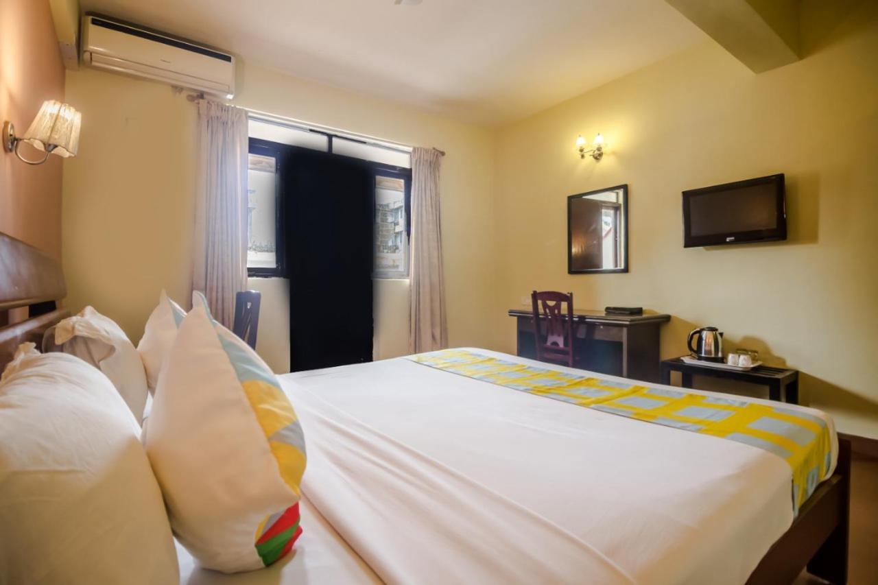 Holiday Goa Hotel Арпора Екстериор снимка